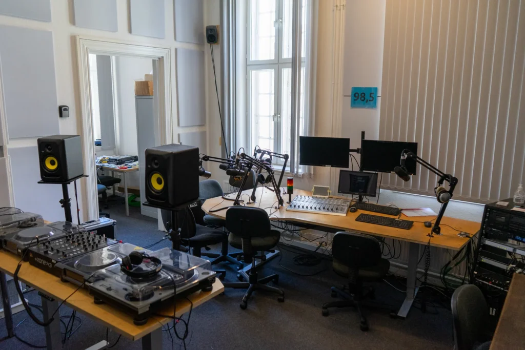 Studio 1.