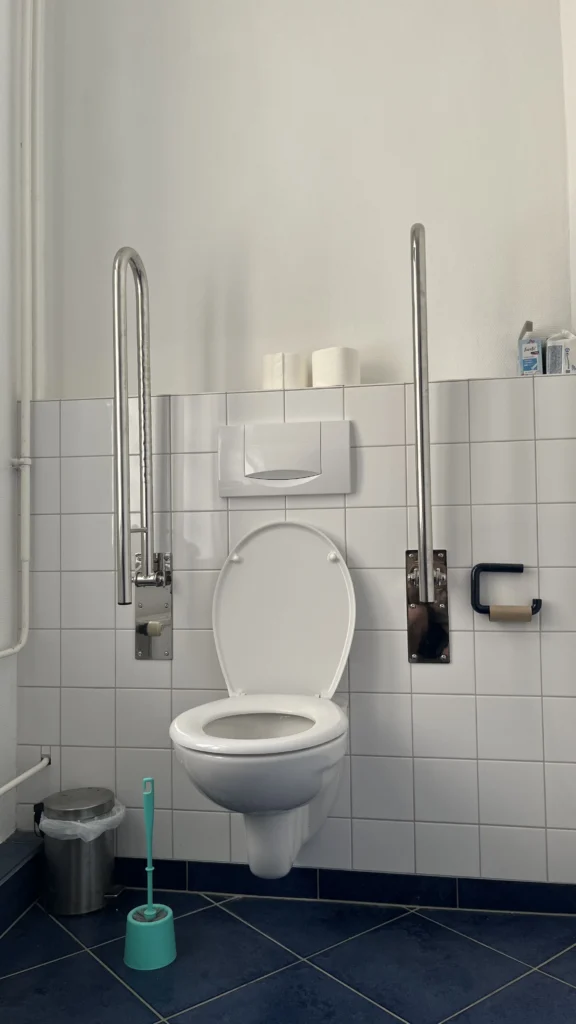 Barrierefreie-Toilette